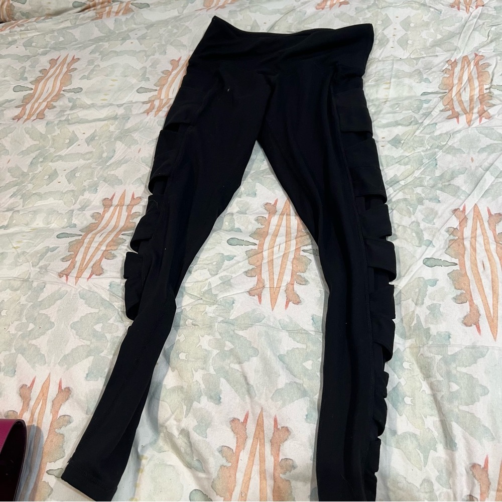 weird leggings from lululemon SZ 4